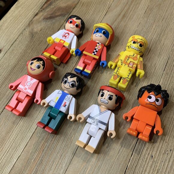 RYAN'S WORLD®️ Deluxe Mystery Figures Set Lot Of 7 Pieces 3 inch Figurines - Picture 2 of 3